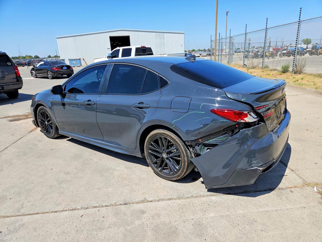 2026 Toyota Camry Se - zdjęcie 2