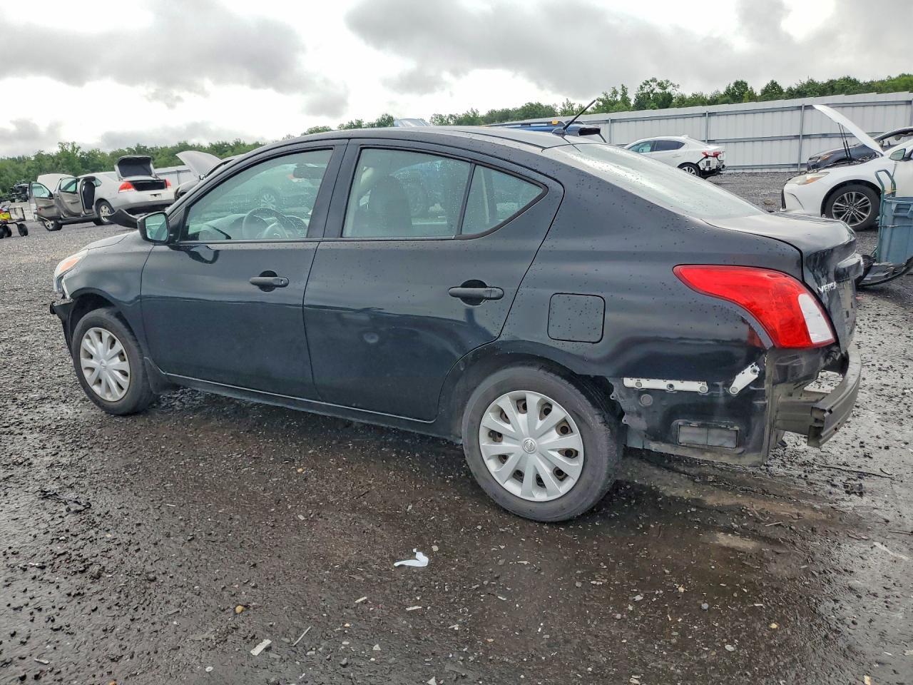 2017 Nissan Versa 1.6 S - zdjęcie 2