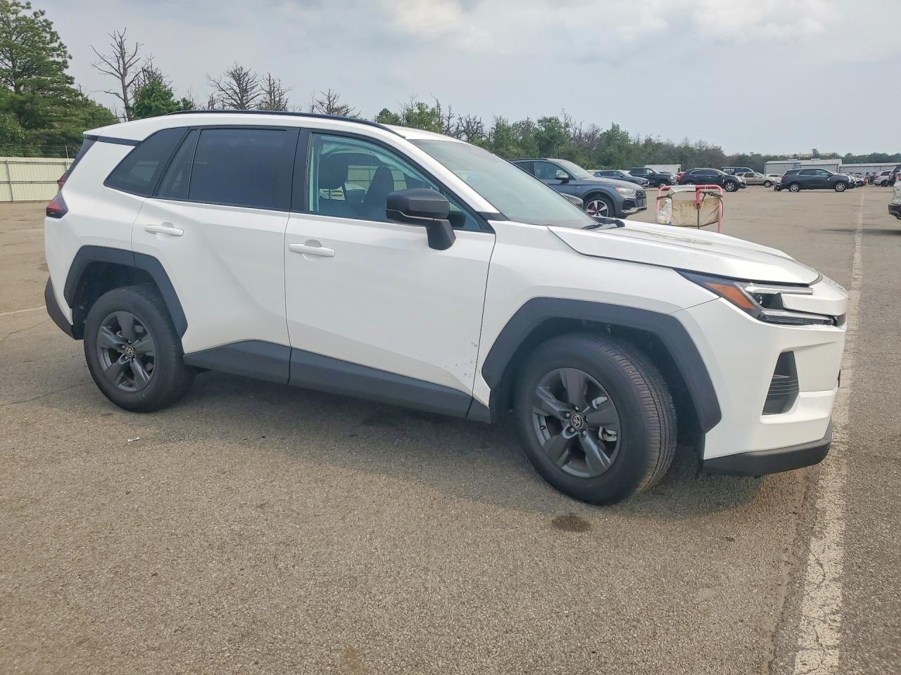 2026 Toyota Rav4 Le - zdjęcie 4