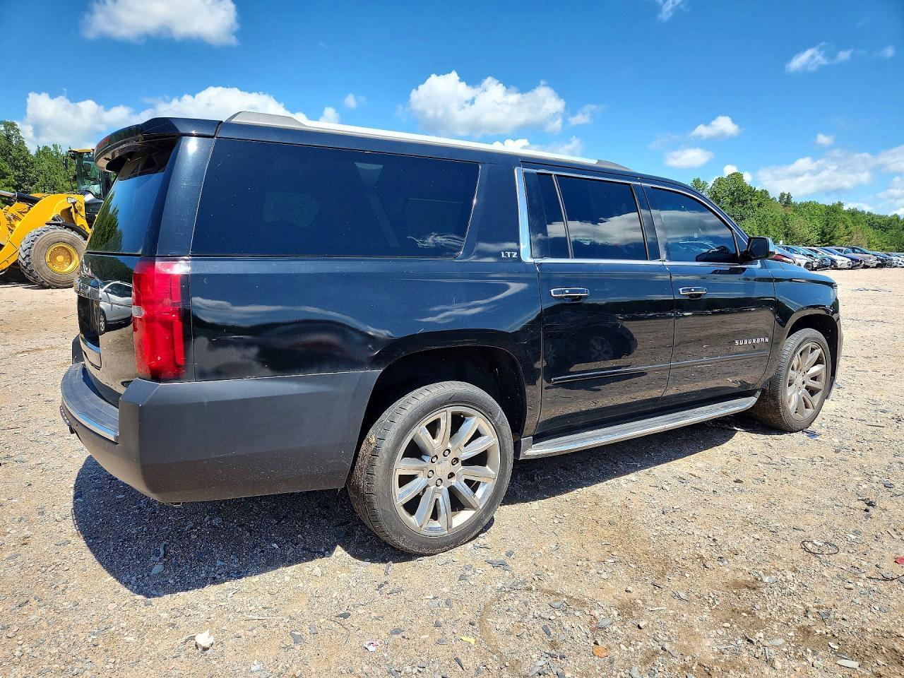 2015 Chevrolet Suburban K1500 Ltz - zdjęcie 3
