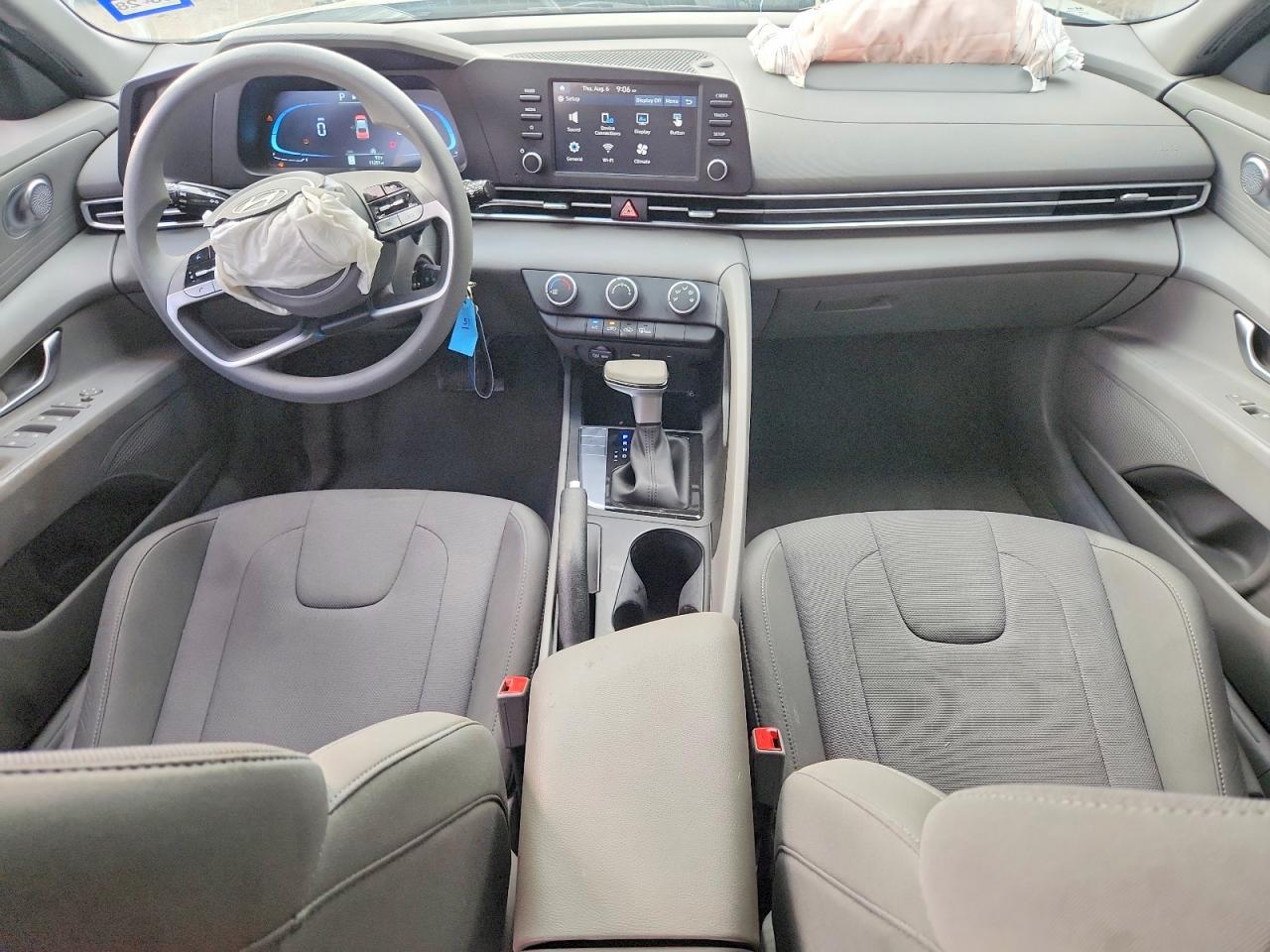2026 Hyundai Elantra Se - zdjęcie 8