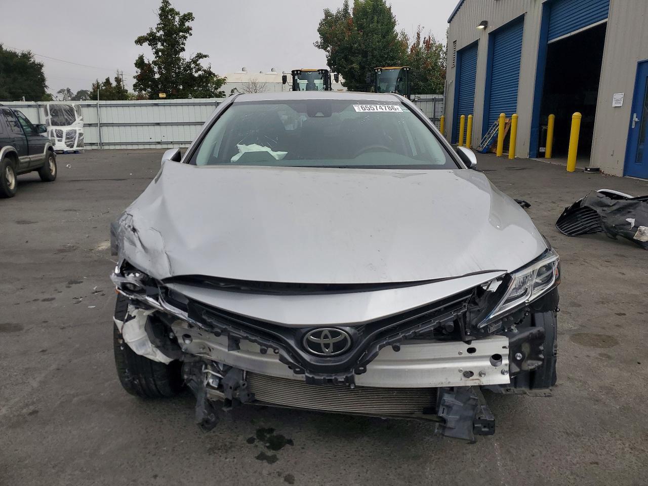 2020 Toyota Camry Le - zdjęcie 5