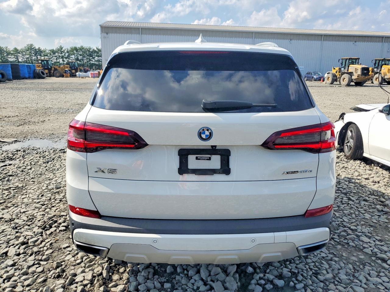2022 BMW X5 xDrive45E - zdjęcie 6