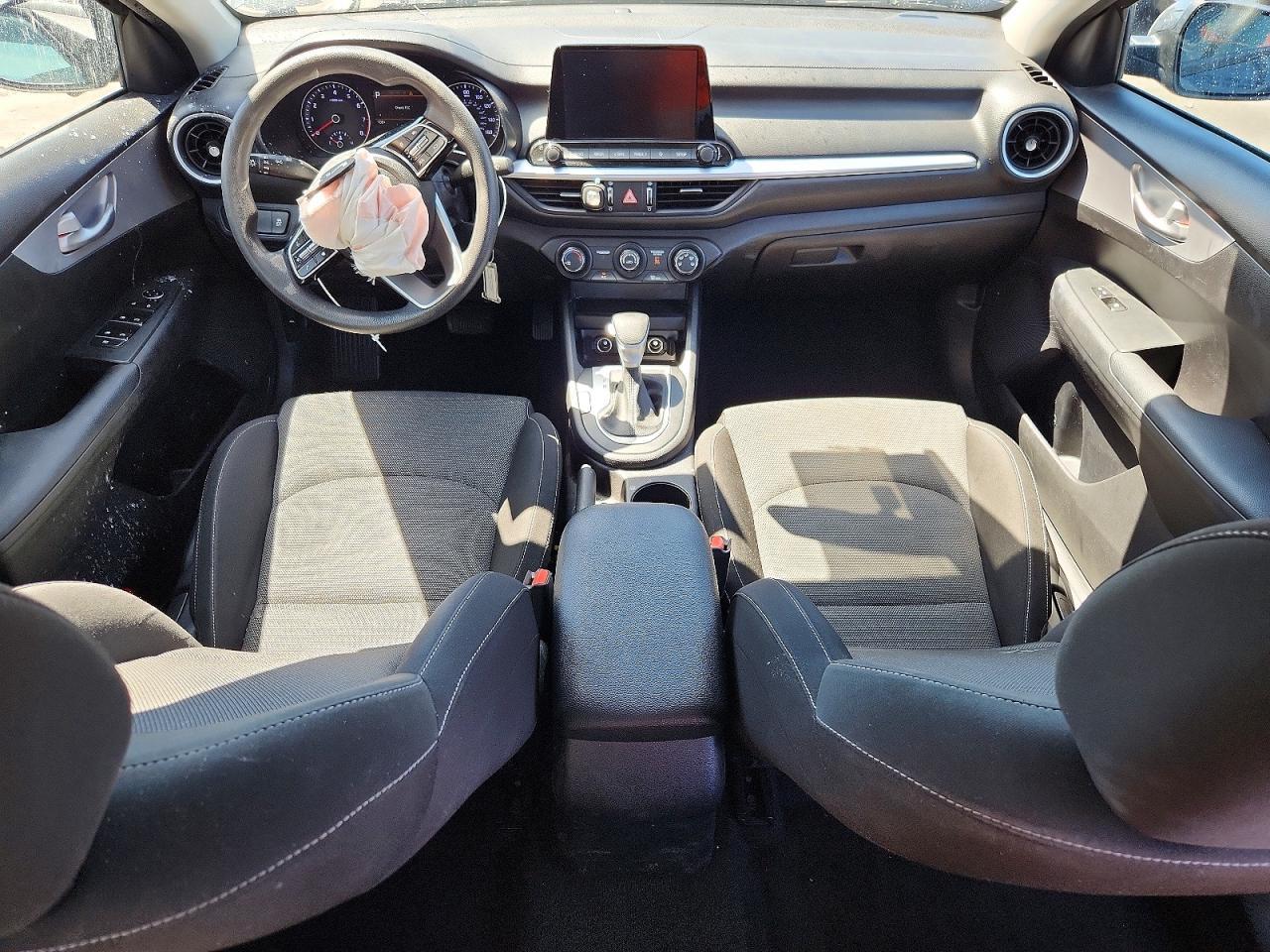 2023 Kia Forte Lxs - zdjęcie 8