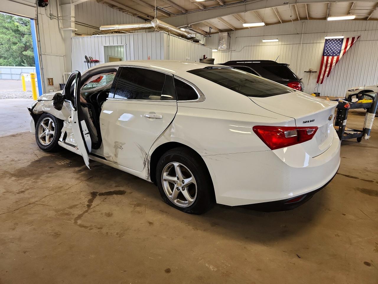 2018 Chevrolet Malibu Ls - zdjęcie 2