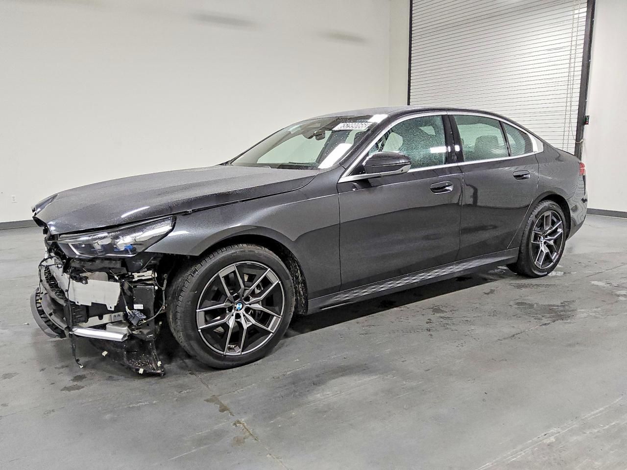 2027 BMW Seria 5 540i - zdjęcie główne