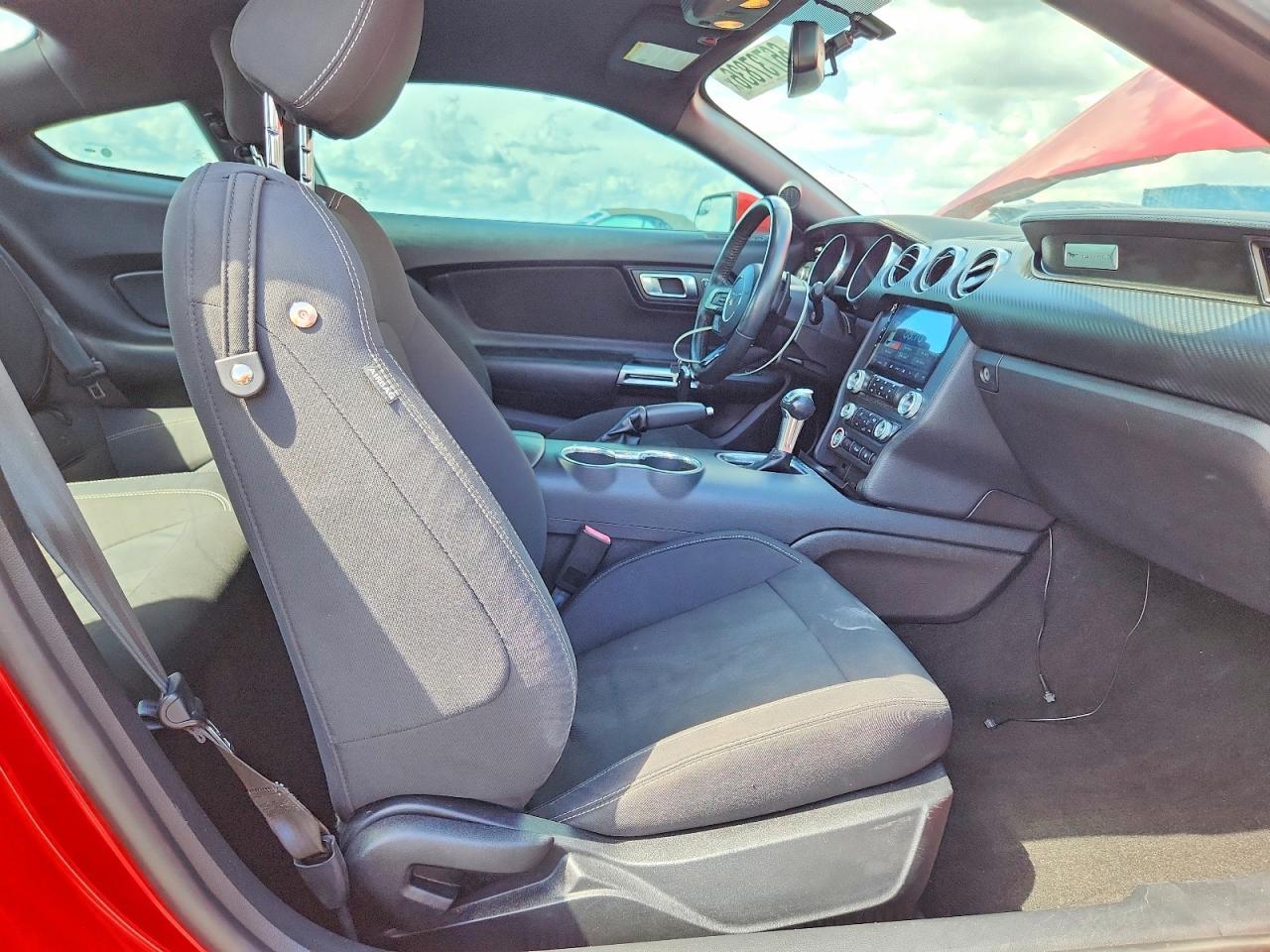 2019 Ford Mustang - zdjęcie 6