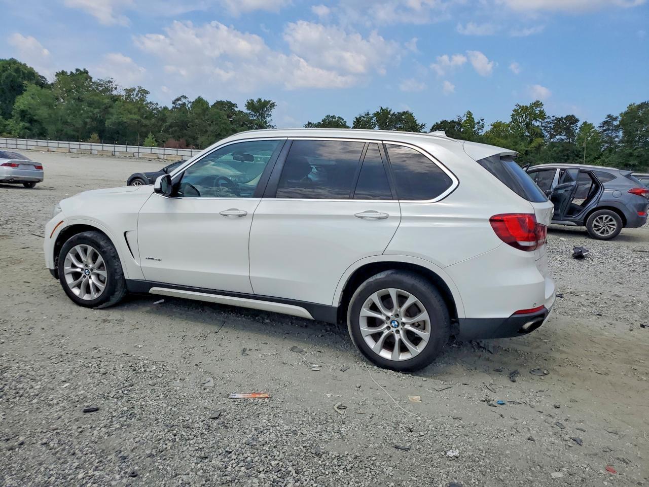 2015 BMW X5 xDrive50I - zdjęcie 2