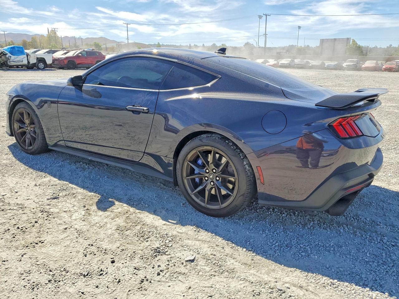 2025 Ford Mustang Dark Horse - zdjęcie 2
