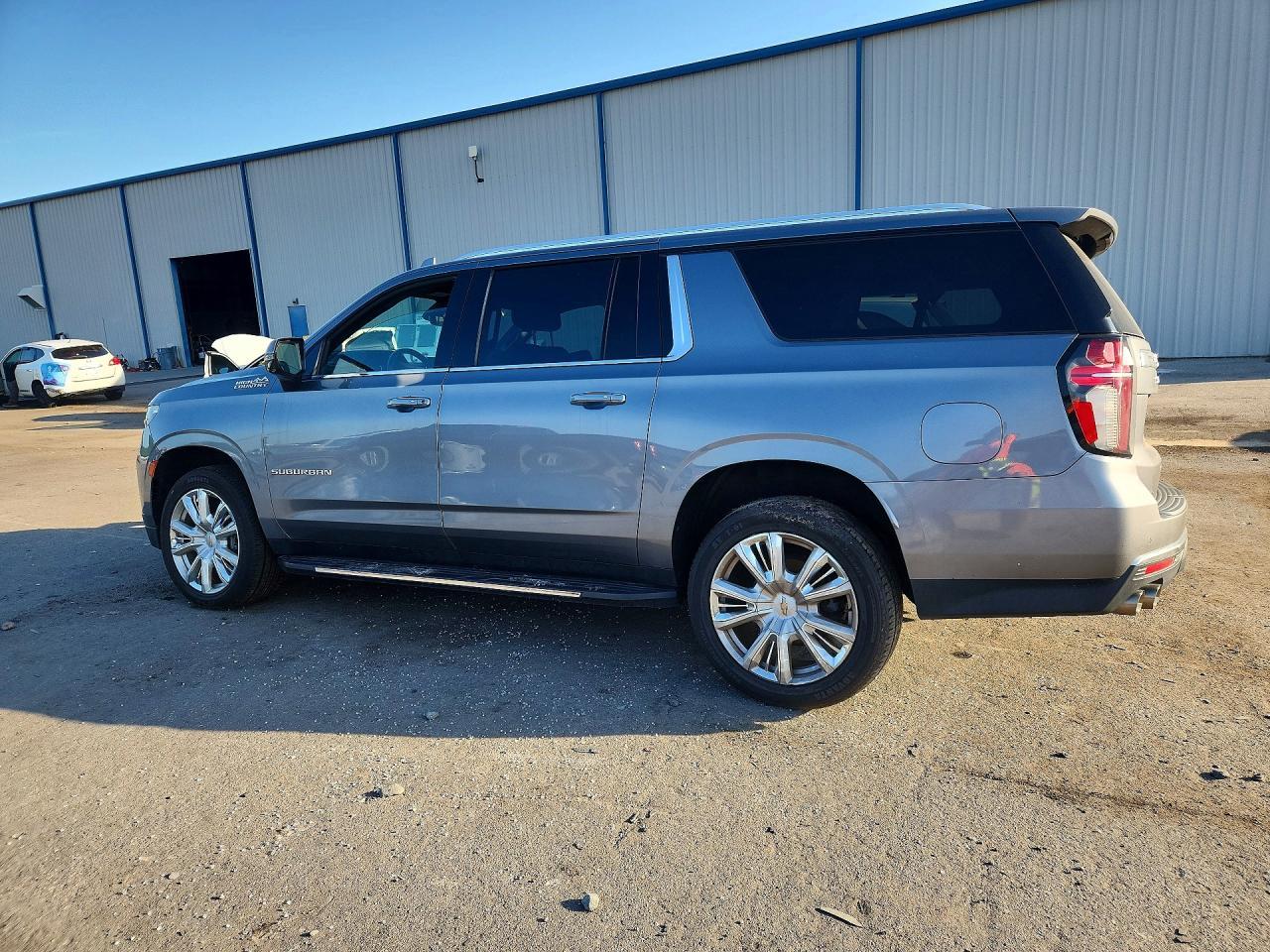 2021 Chevrolet Suburban K1500 High Country - zdjęcie 2