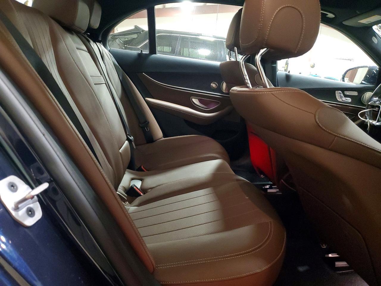 2023 Mercedes-Benz E 350 4Matic - zdjęcie 10