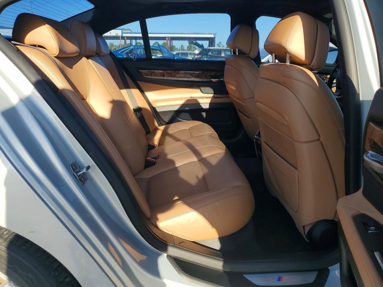 2013 BMW 740 I - zdjęcie 10
