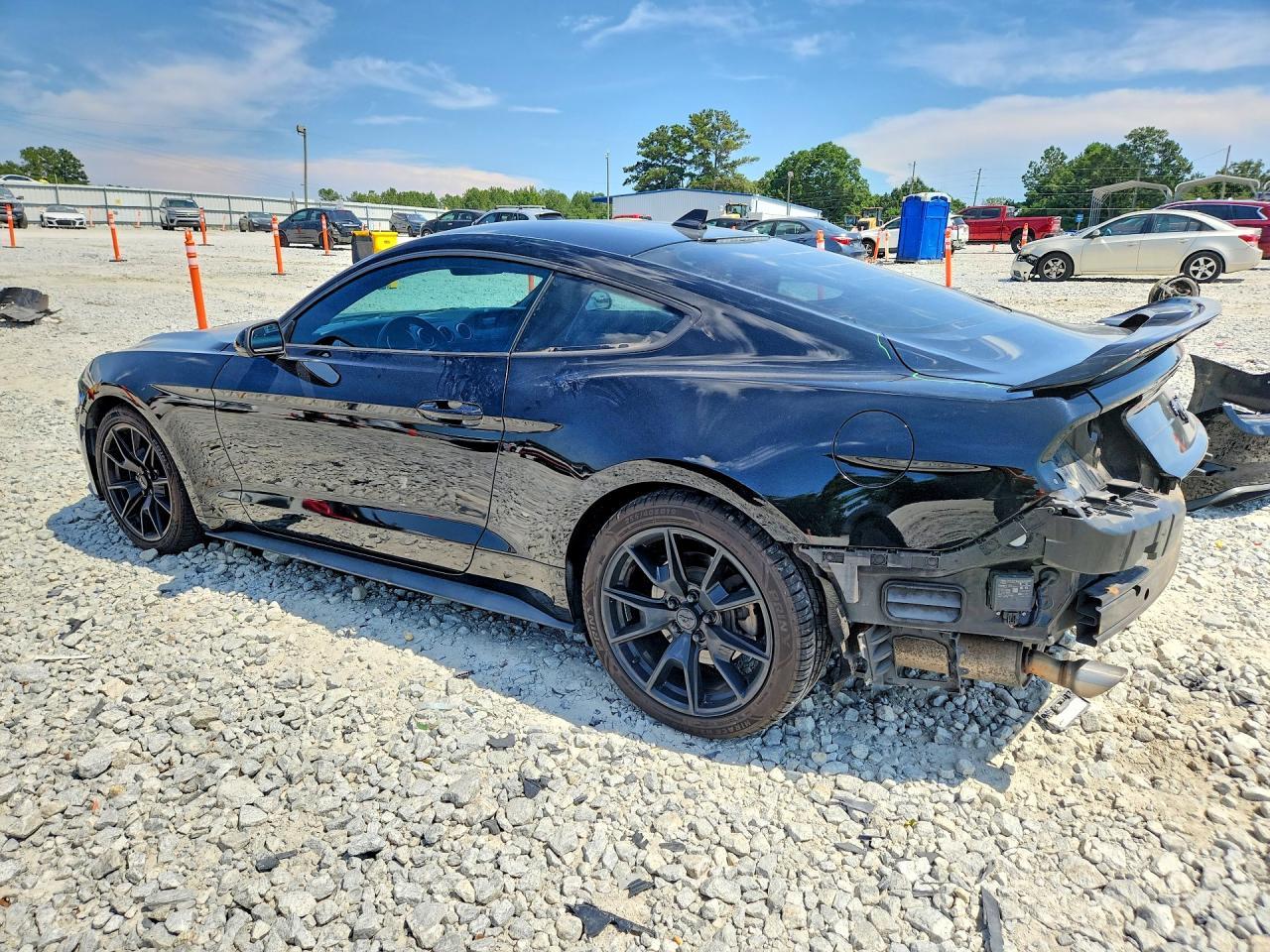 2021 Ford Mustang - zdjęcie 2