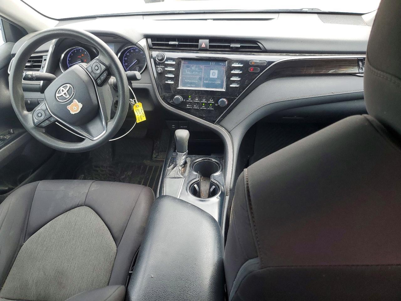 2019 Toyota Camry Le - zdjęcie 8