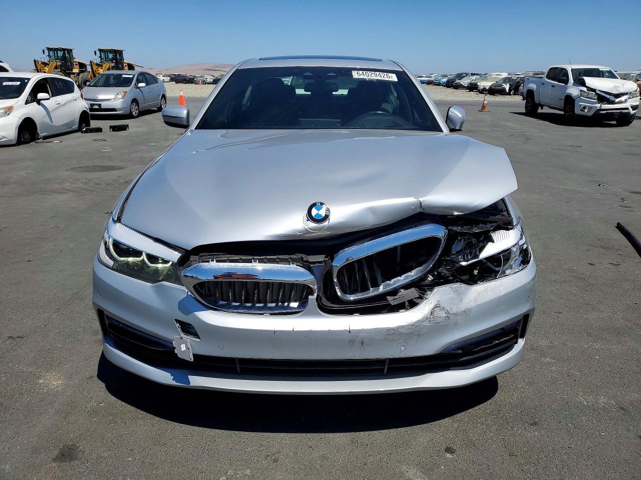 2020 BMW 530 I - zdjęcie 5