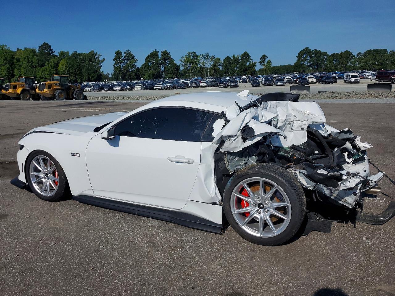 2025 Ford Mustang Gt - zdjęcie 2