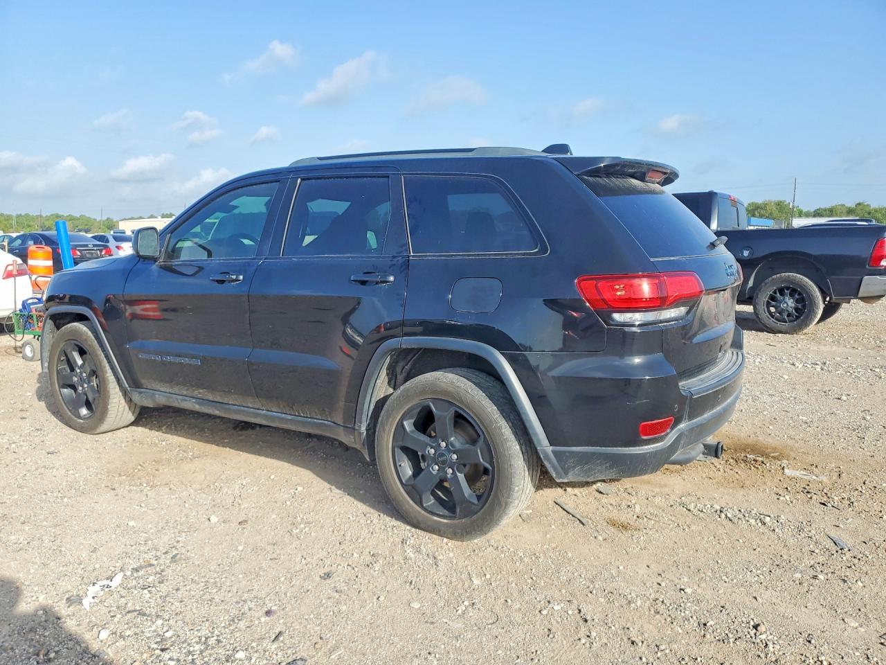 2019 Jeep Grand Cherokee Laredo - zdjęcie 2