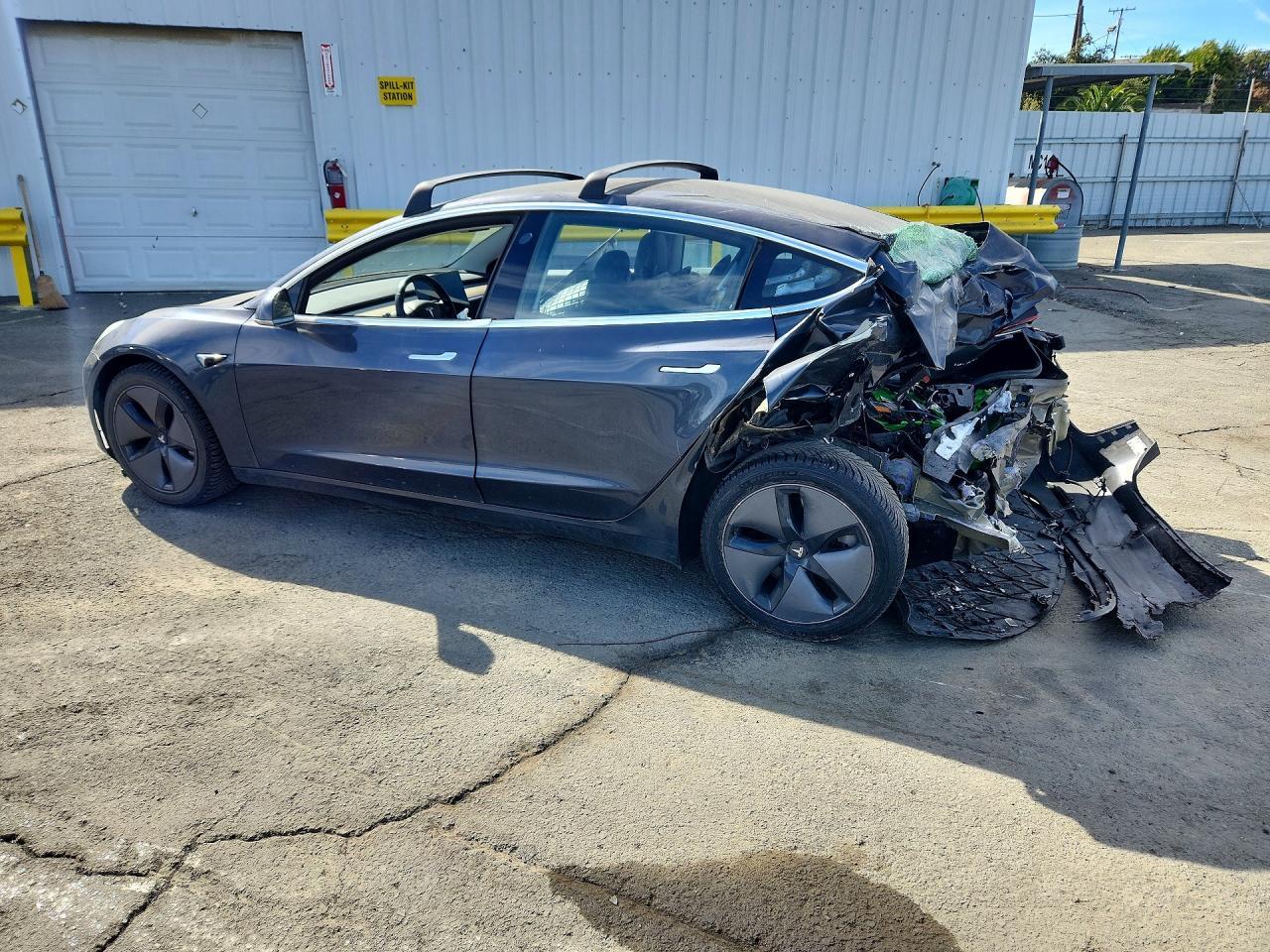 2018 Tesla Model 3 - zdjęcie 2