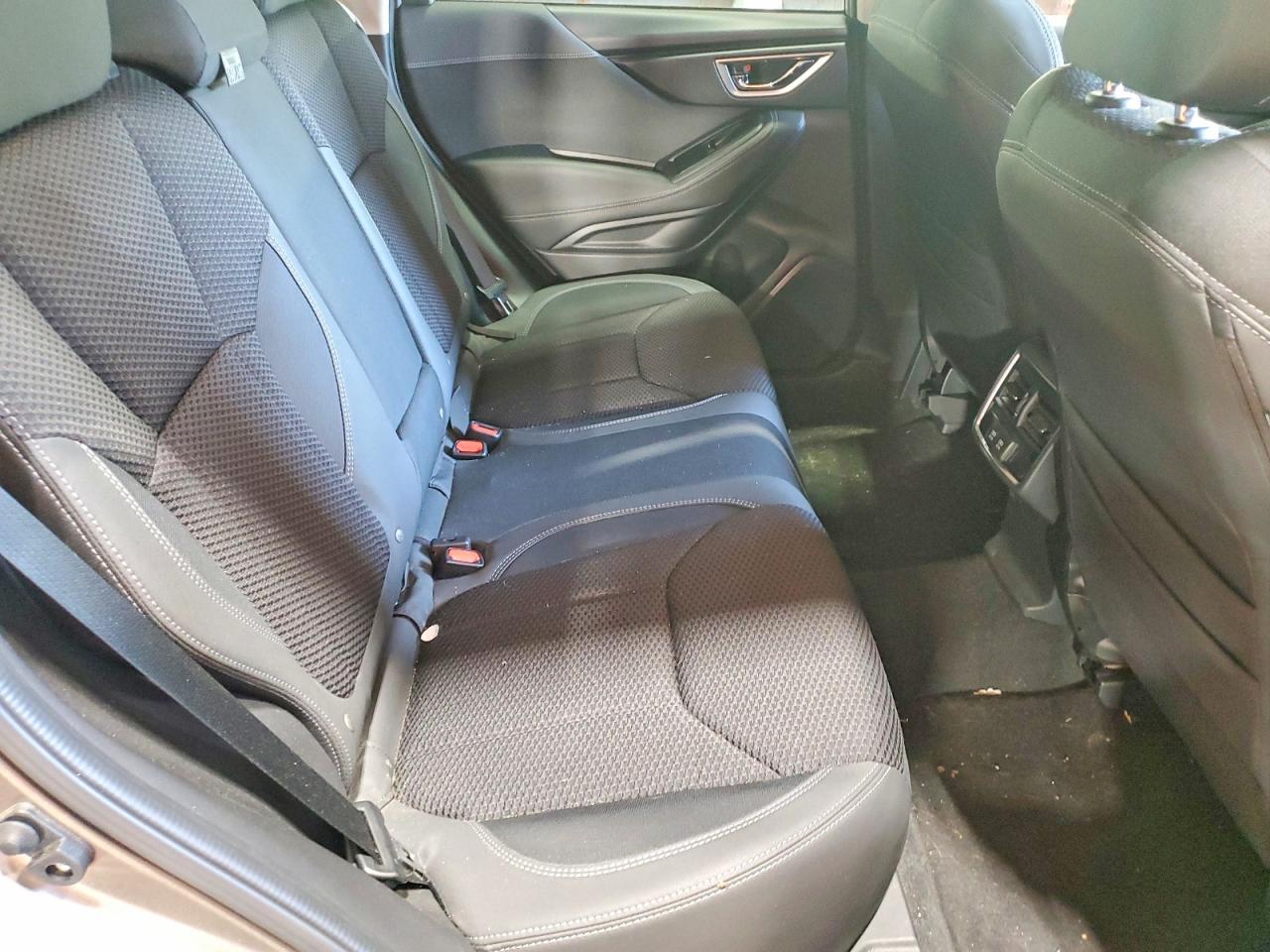 2022 Subaru Forester Premium - zdjęcie 10