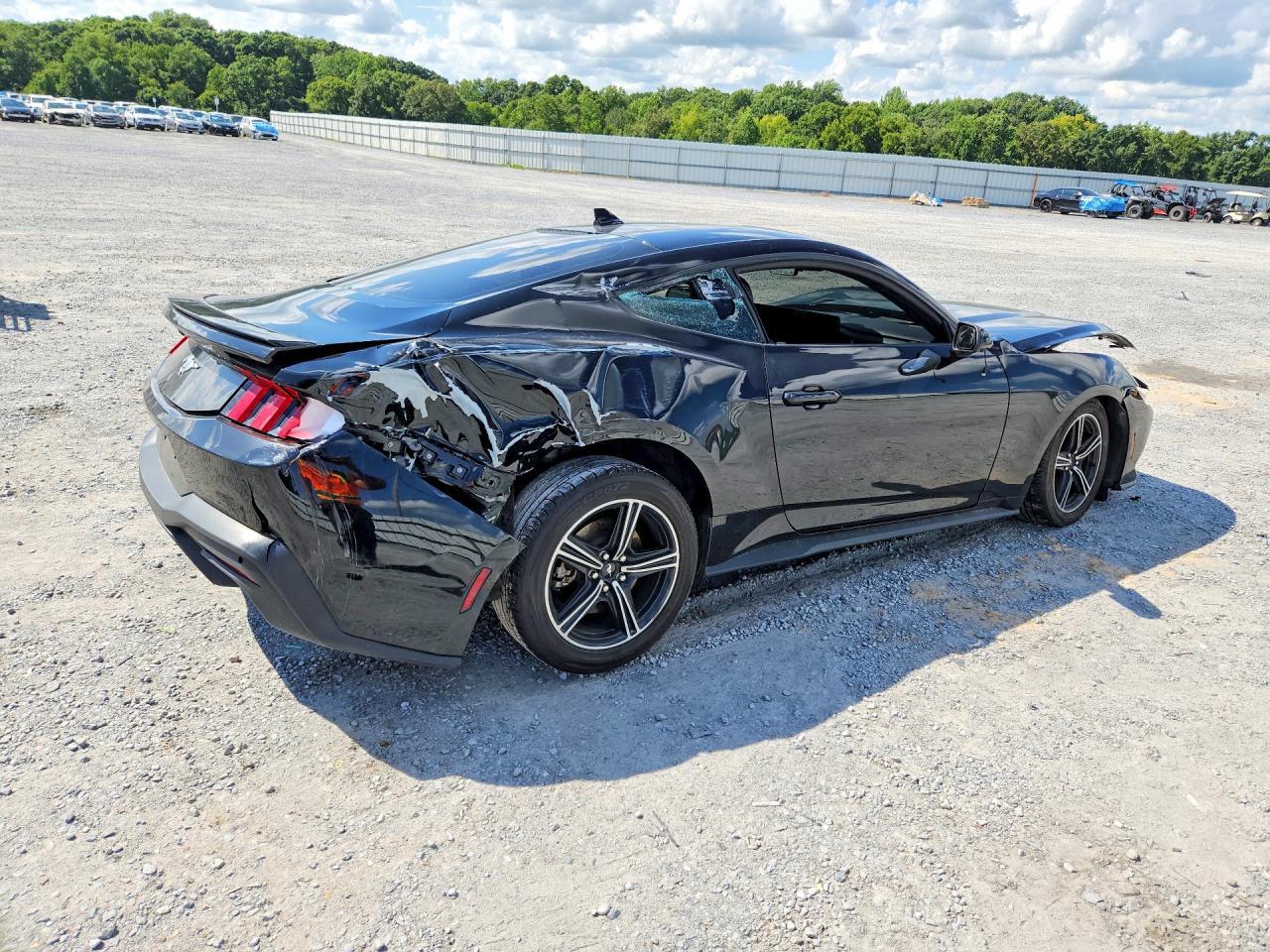 2024 Ford Mustang - zdjęcie 3