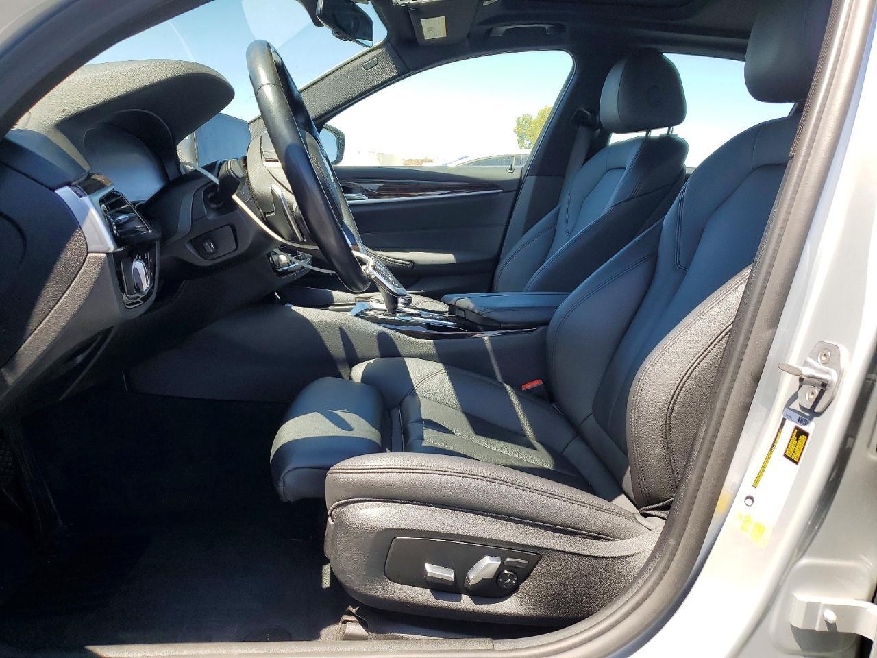 2020 BMW 530 I - zdjęcie 7