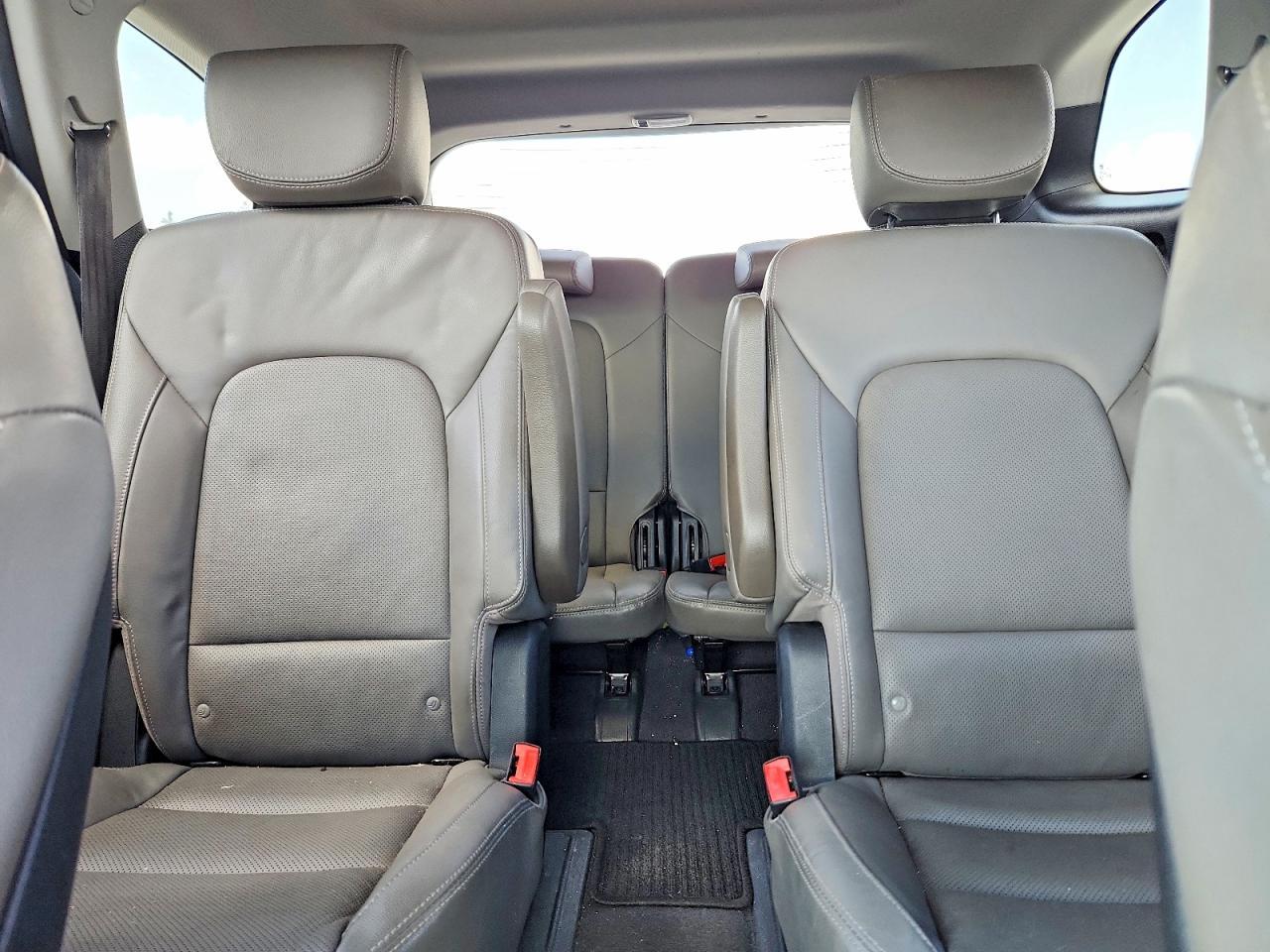 2016 Hyundai Santa Fe Limited - zdjęcie 10