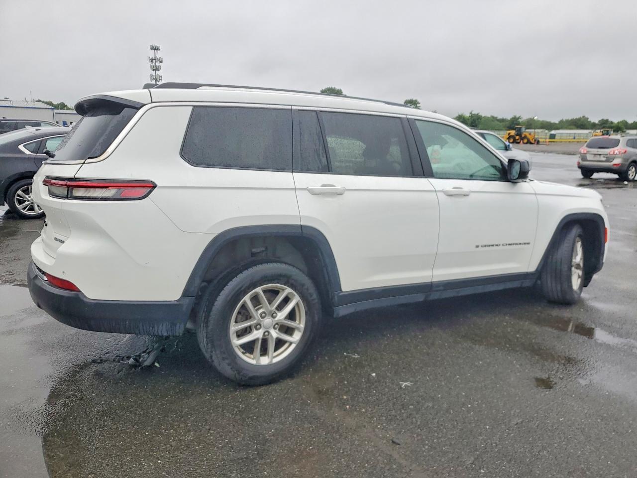 2021 Jeep Grand Cherokee L Laredo - zdjęcie 3
