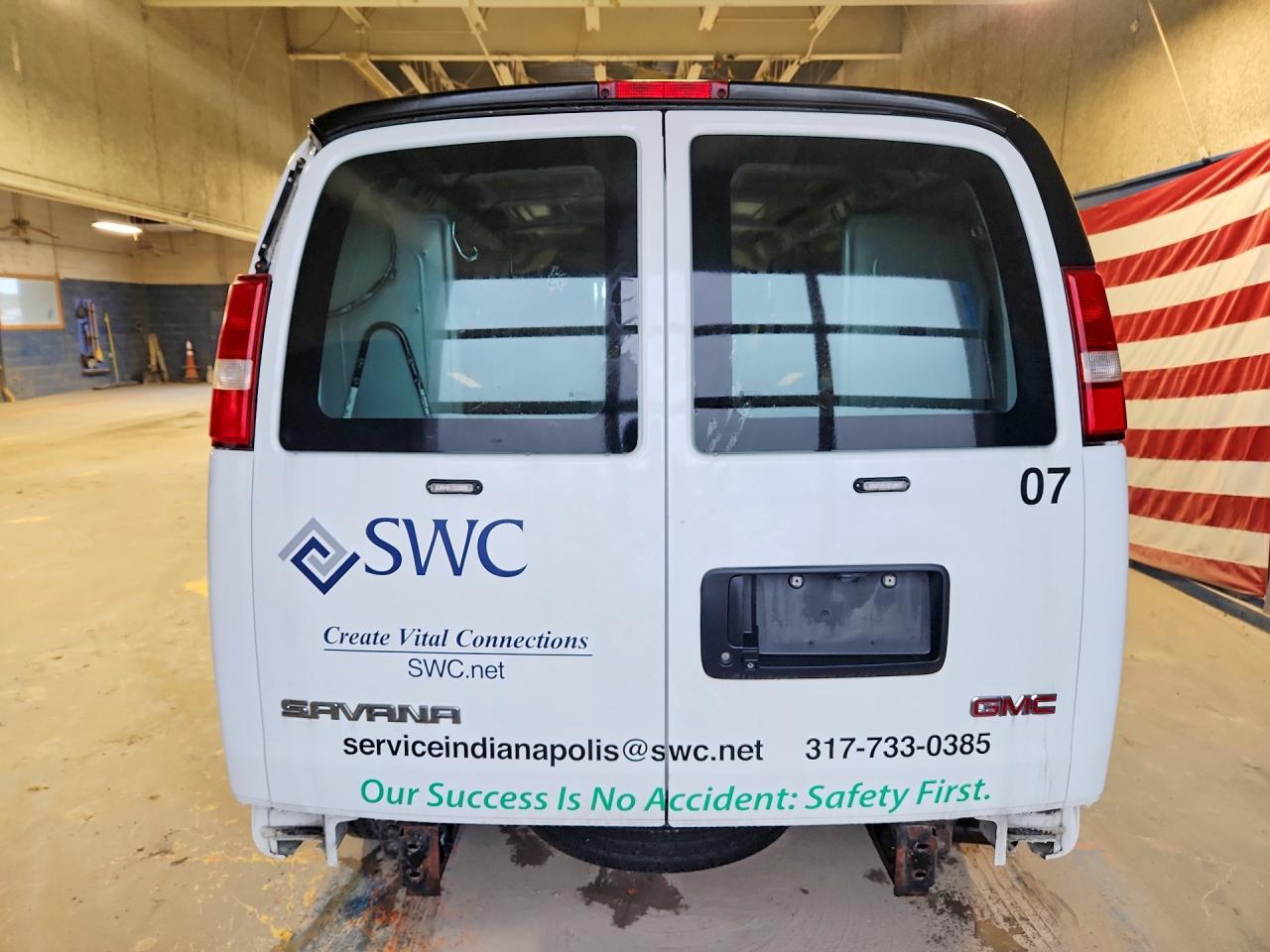 2017 GMC Savana G2500 - zdjęcie 6