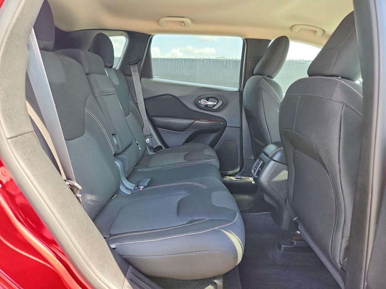 2015 Jeep Cherokee Latitude - zdjęcie 11