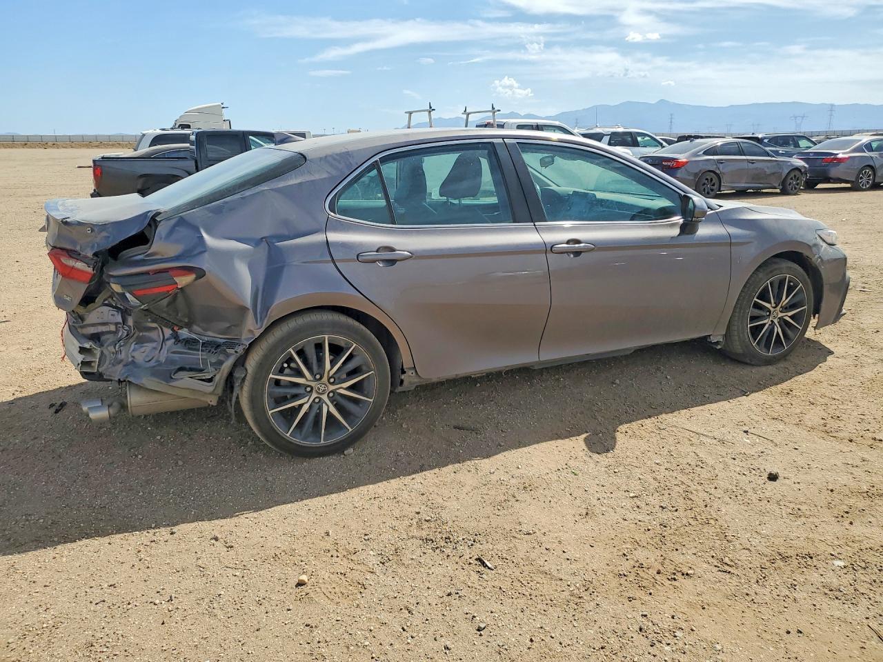 2022 Toyo Camry - zdjęcie 3