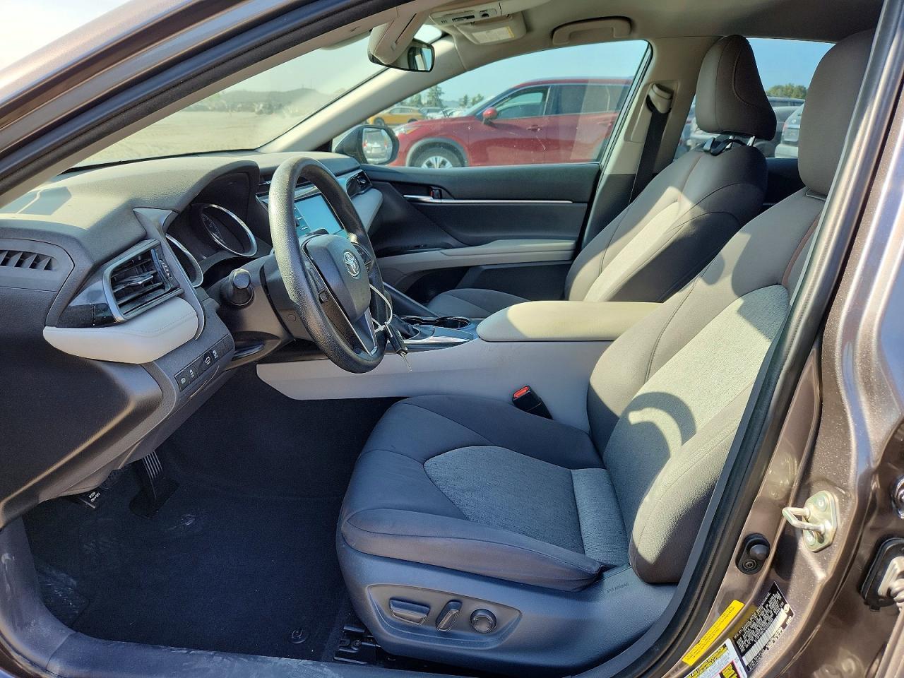 2019 Toyota Camry Le - zdjęcie 7