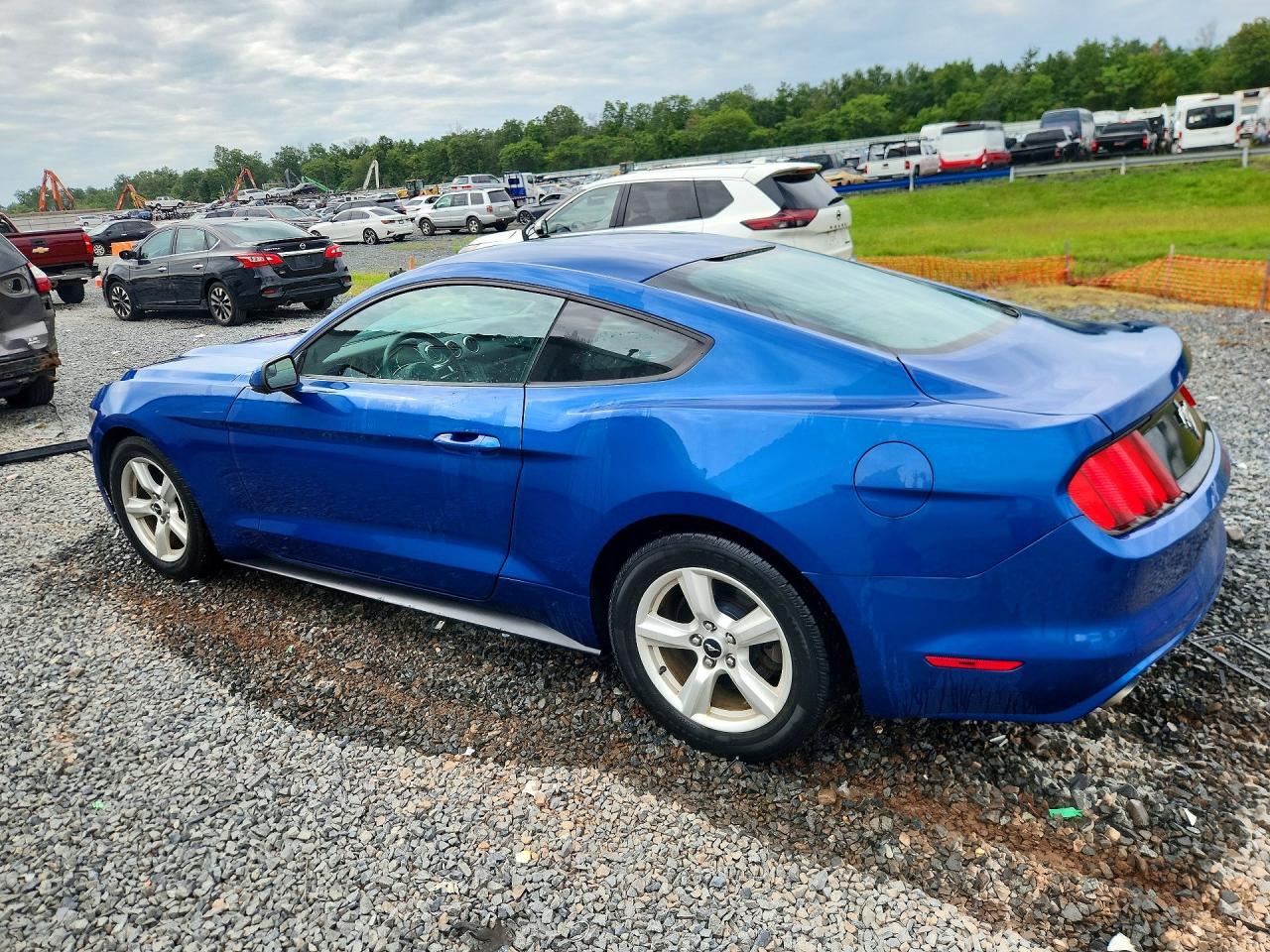 2017 Ford Mustang - zdjęcie 2
