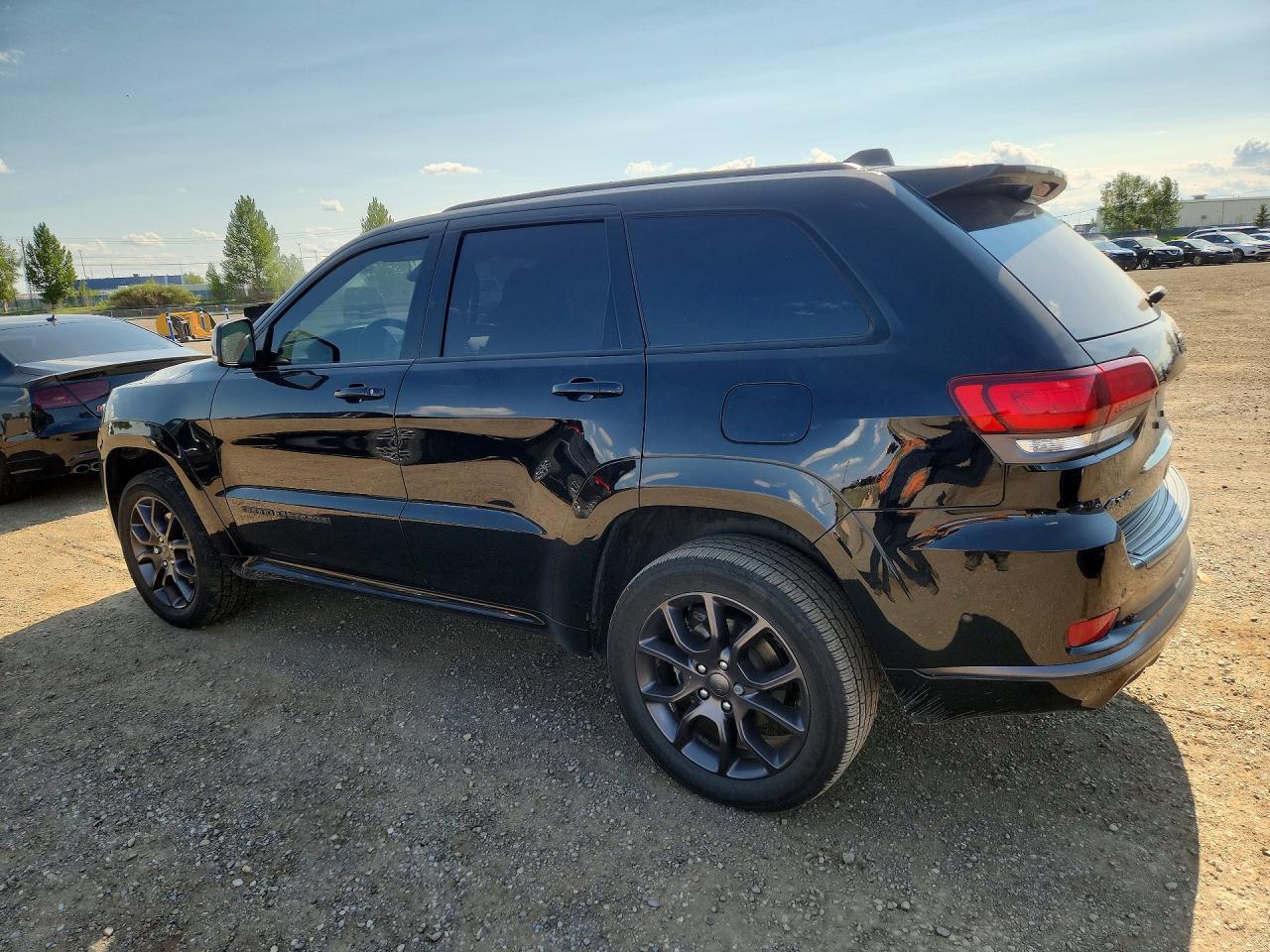 2021 Jeep Grand Cherokee Overland - zdjęcie 2