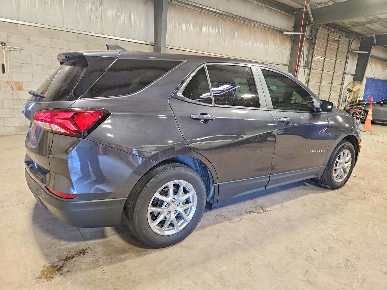 2022 Chevrolet Equinox Ls - zdjęcie 3