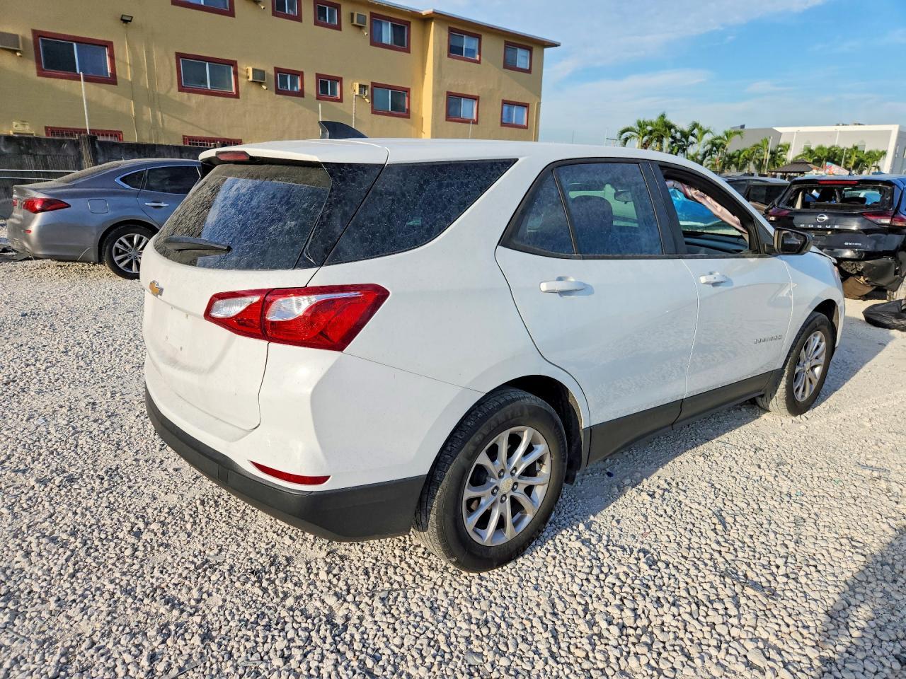 2020 Chevrolet Equinox Ls - zdjęcie 3