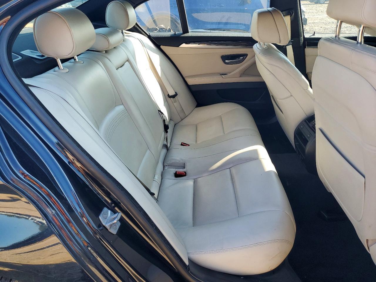 2014 BMW Seria 5 550i - zdjęcie 10