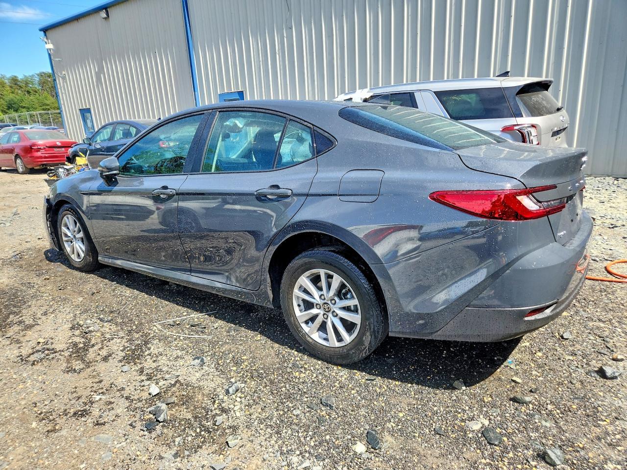 2026 Toyota Camry Le - zdjęcie 2