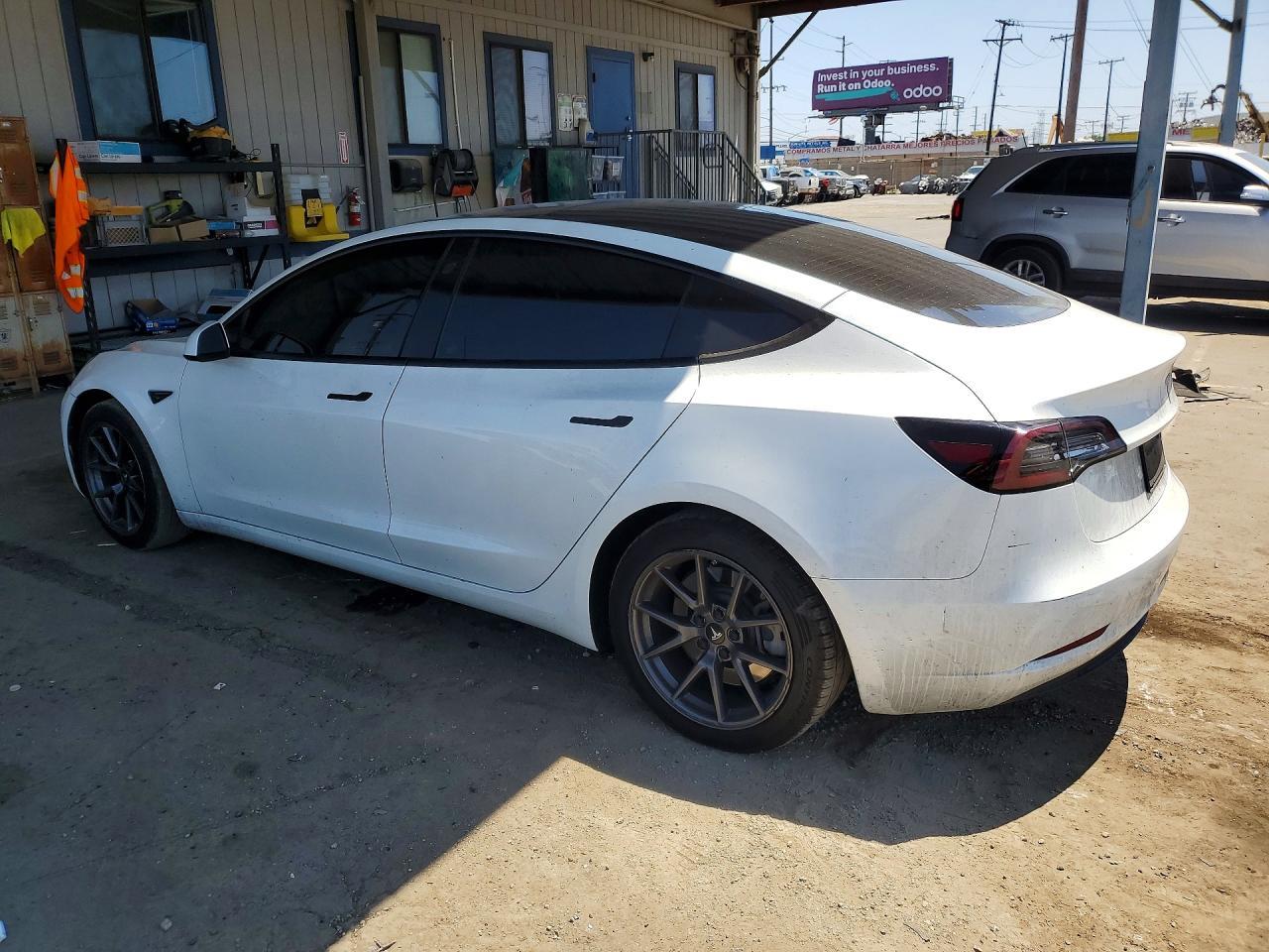 2023 Tesla Model 3 - zdjęcie 2
