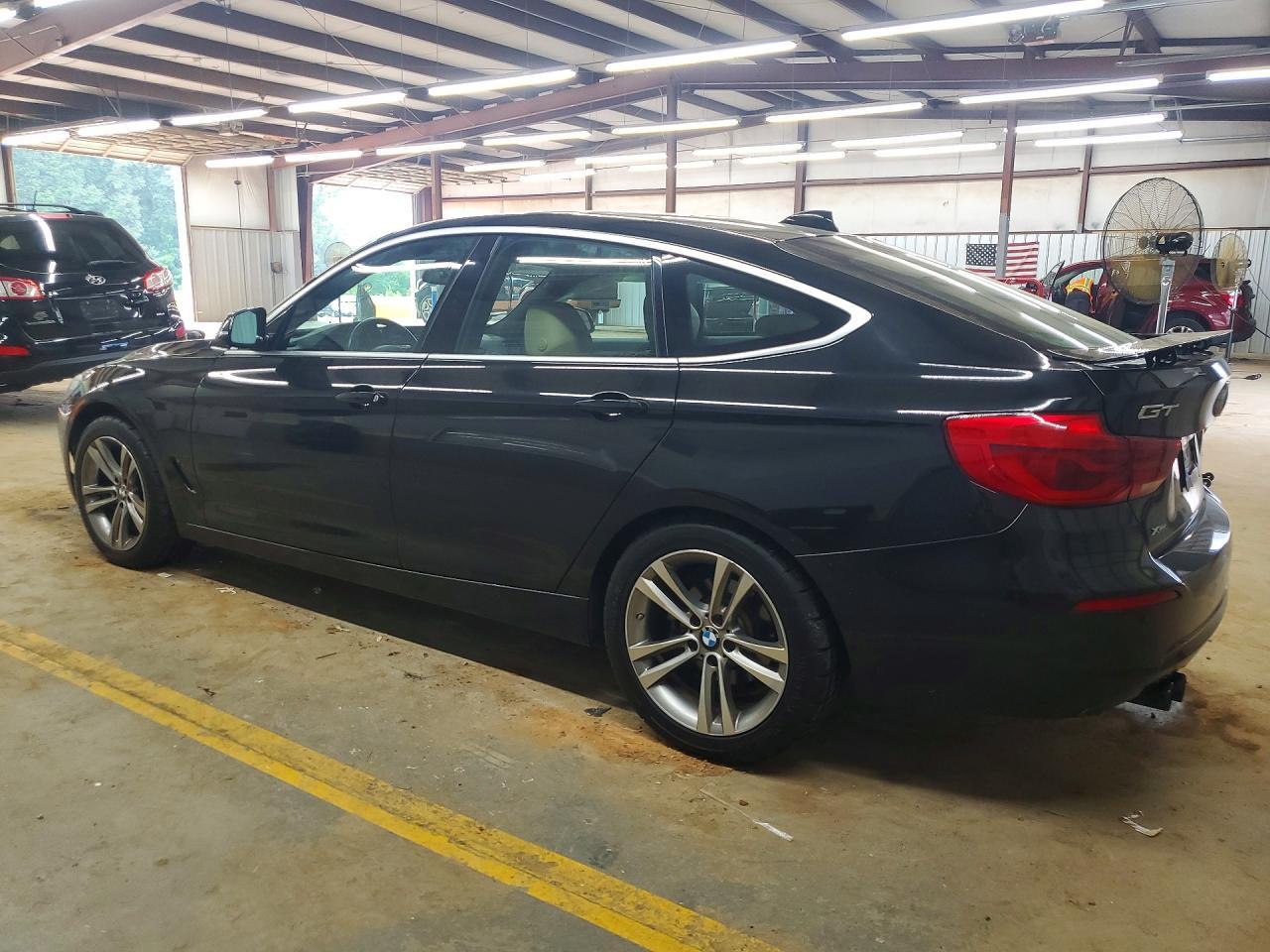 2017 BMW Seria 3 330i - zdjęcie 2