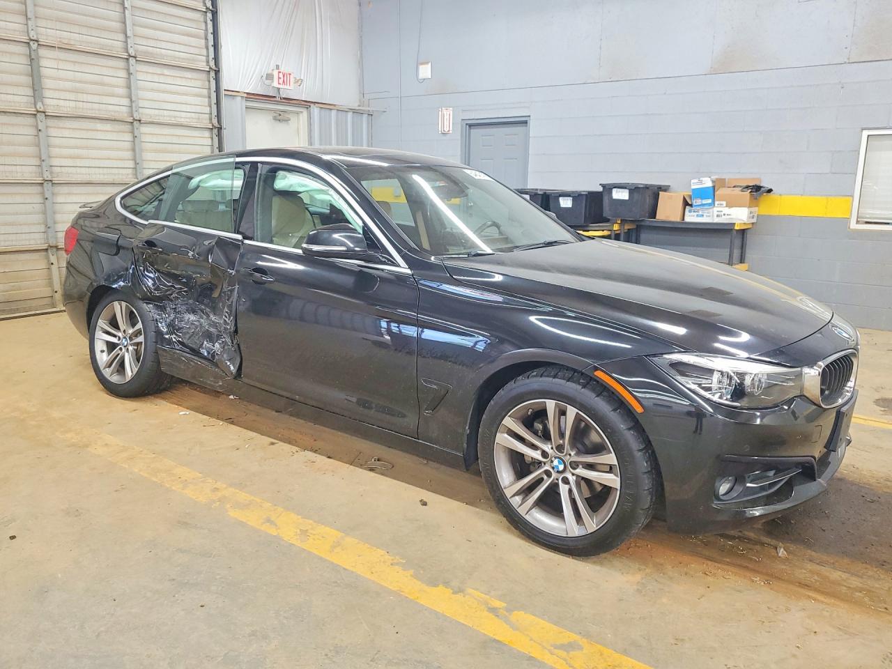 2017 BMW Seria 3 330i - zdjęcie 4