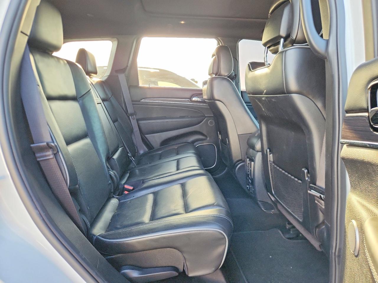 2020 Jeep Grand Cherokee Overland - zdjęcie 10