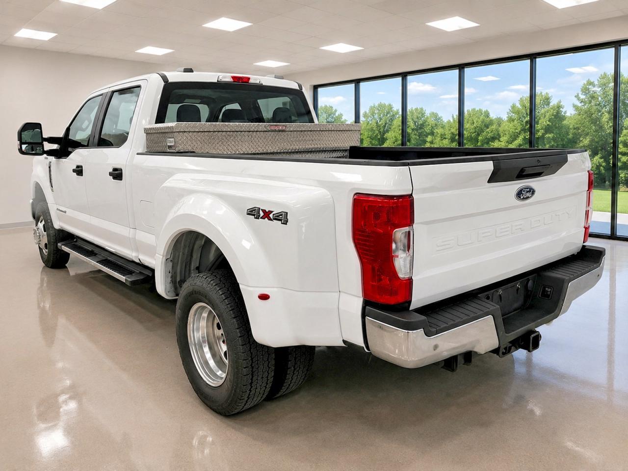 2020 Ford F350 Super Duty - zdjęcie 3