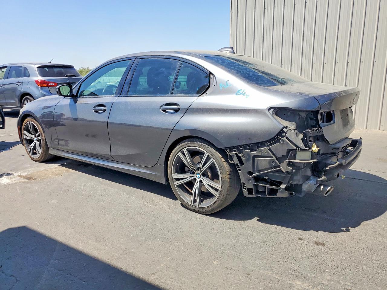 2020 BMW 330I - zdjęcie 2