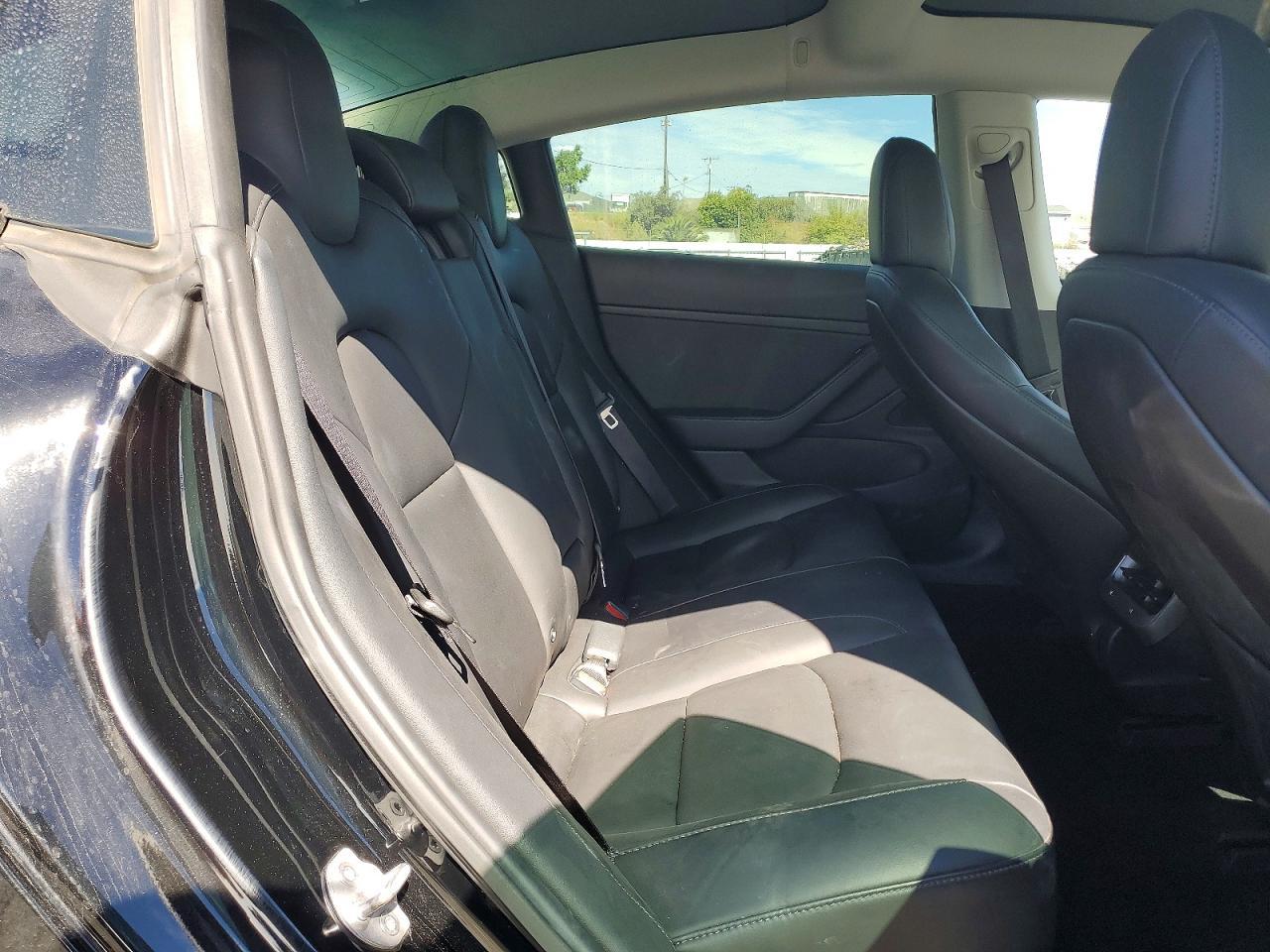 2018 Tesla Model 3 - zdjęcie 10