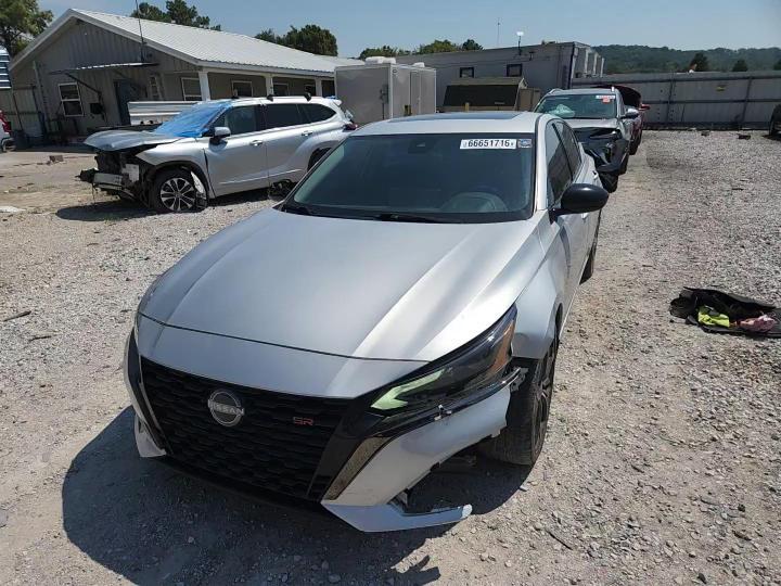 2023 Nissan Altima Sr - zdjęcie 13