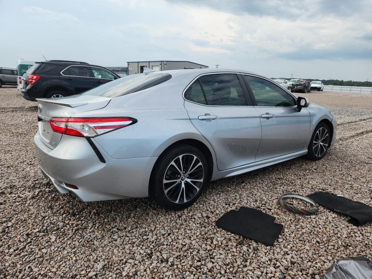 2020 Toyota Camry Se - zdjęcie 3
