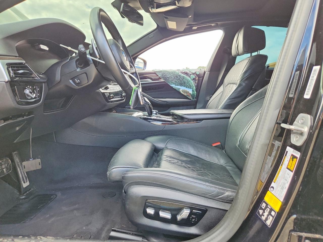 2022 BMW Seria 5 540i - zdjęcie 7
