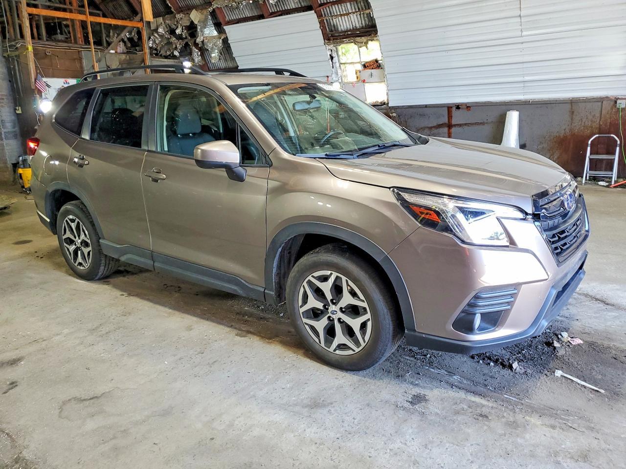 2022 Subaru Forester Premium - zdjęcie 4