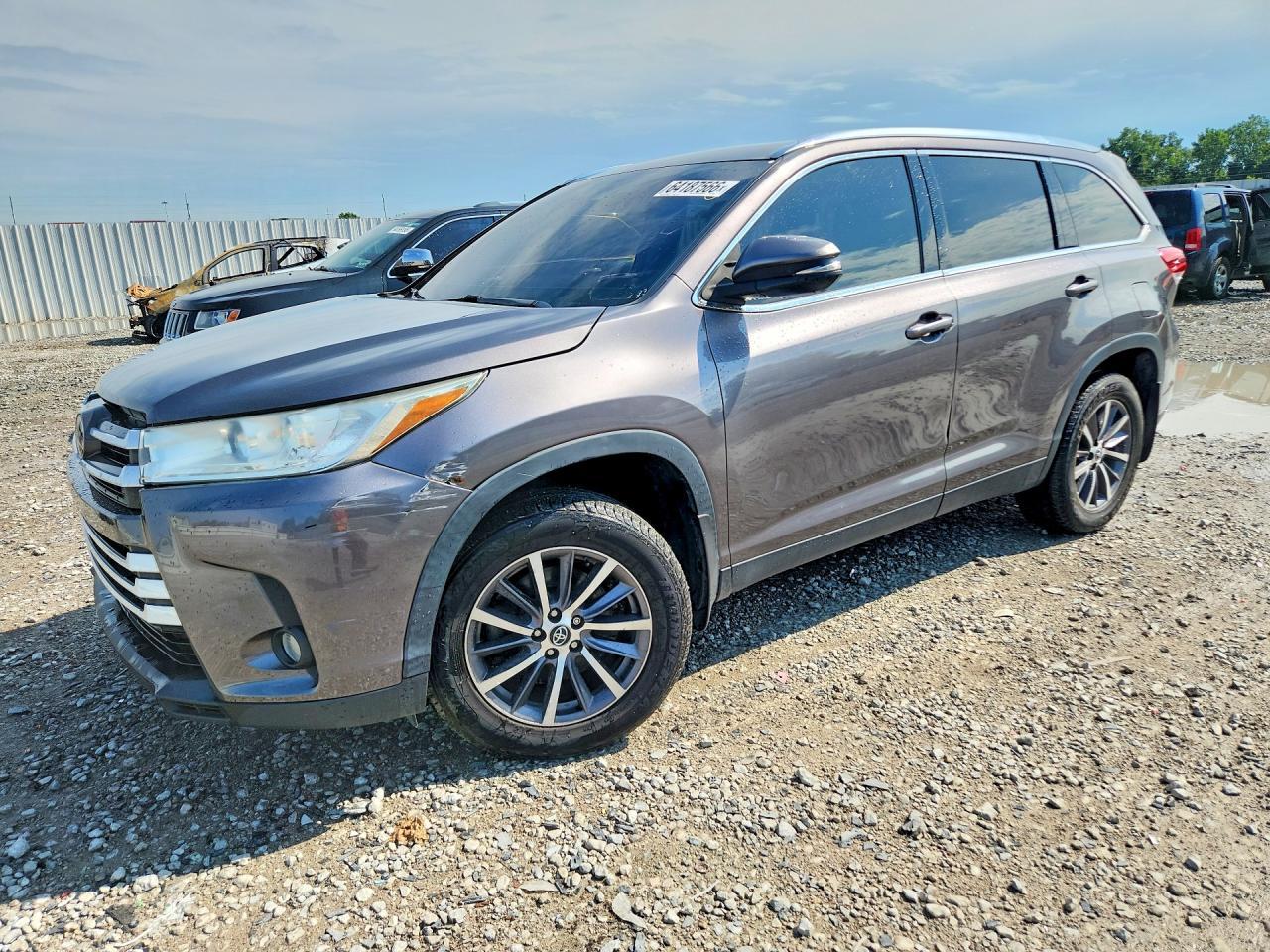 2019 Toyota Highlander Xle - zdjęcie główne