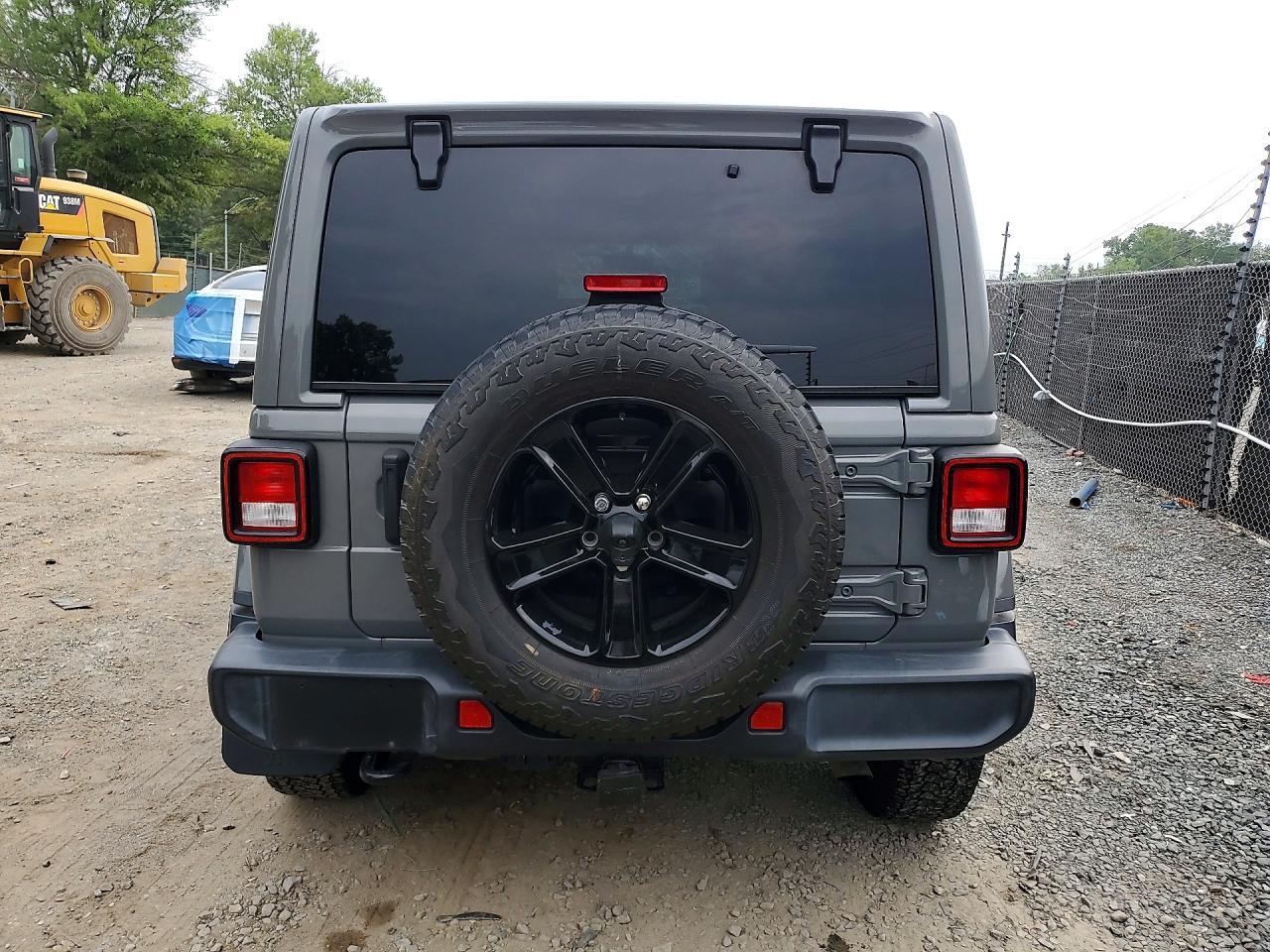 2021 Jeep Wrangler Unlimited Sahara - zdjęcie 6